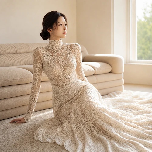 부드러운 자연광 아래, 섬세한 레이스 드레스가 돋보이는 우아한 감성 인물 화보